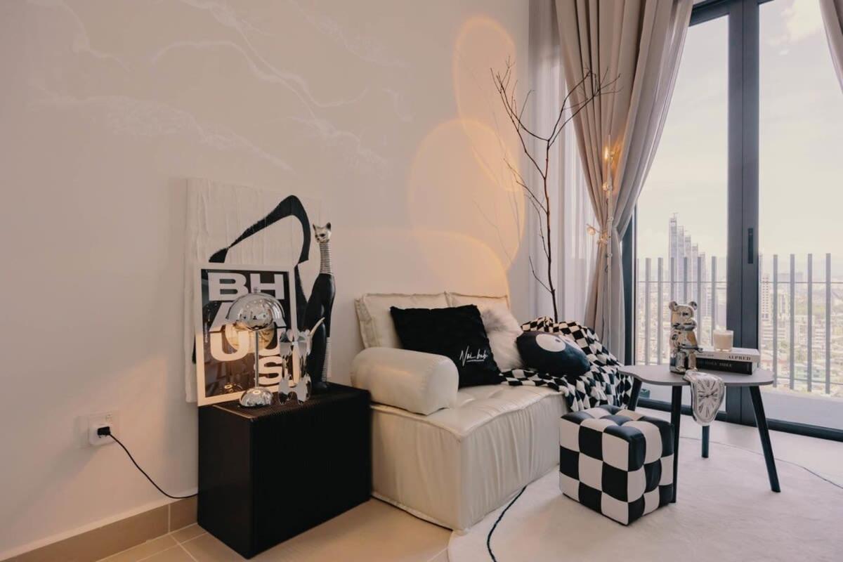 Bauhaus Elegance- A Modern Take On Light & Shadow Pangsapuri Kuala Lumpur