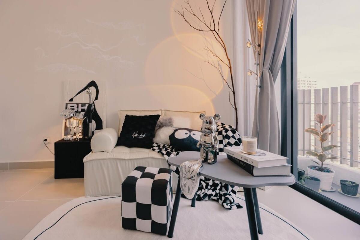 Pangsapuri Bauhaus Elegance- A Modern Take On Light & Shadow *
